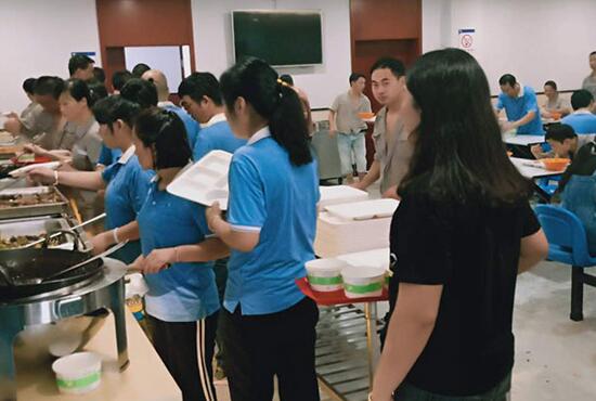 食堂承包公司不榨取員工伙食費(fèi)靠什么賺錢(qián)？