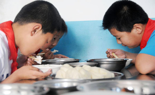 學(xué)生營養(yǎng)餐配送變成了“問題餐”誰來負(fù)責(zé)？